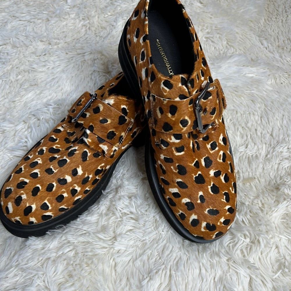 Intentionally Blank Reece Shoes Tan Cheetah - Picture 9 of 9